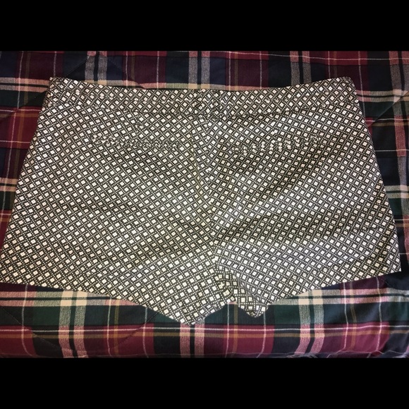 KHAKIS by GAP CITY 3 INCH SHORT - Picture 4 of 5